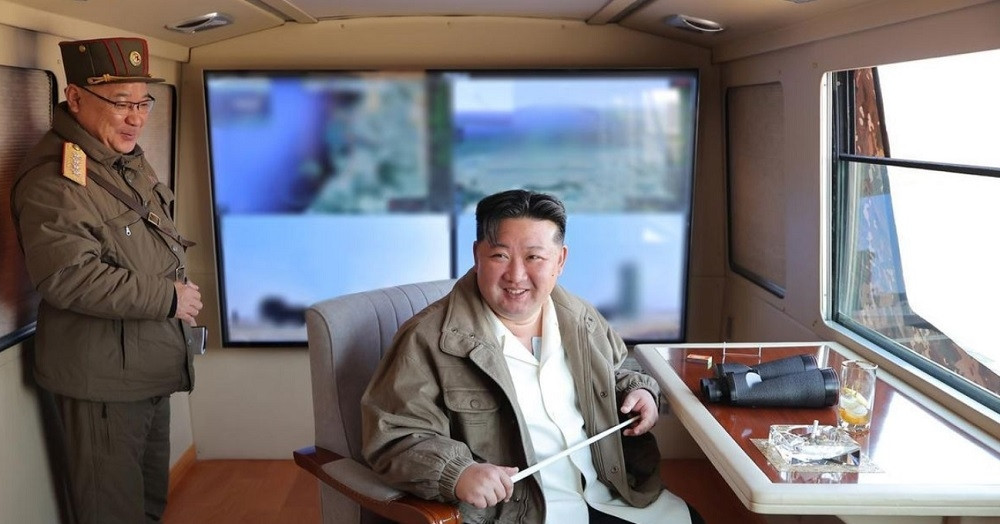 Ông Kim Jong Un thị sát quân đội Triều Tiên thử tên lửa phòng không mới