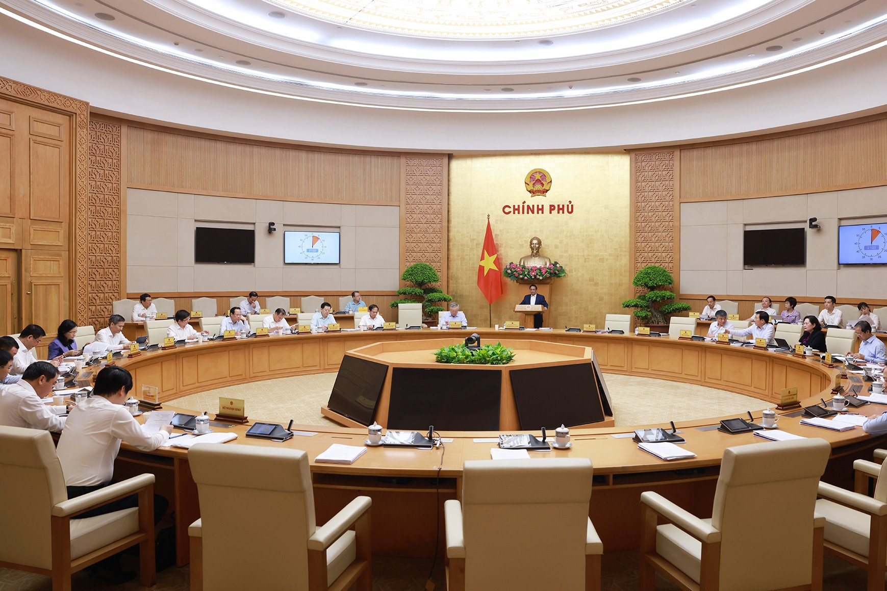 Bộ trưởng, chủ tịch tỉnh chịu trách nhiệm hoàn thiện các quy định pháp luật