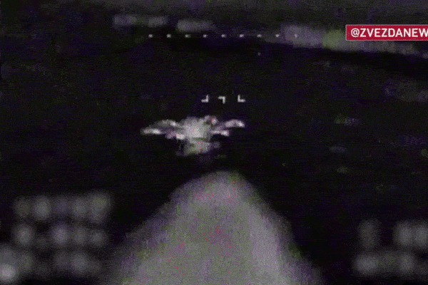 Video UAV cảm tử Nga đánh chặn UAV hạng nặng của Ukraine trong đêm