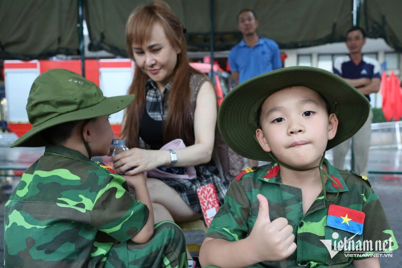 W-nhân dân 2.jpg