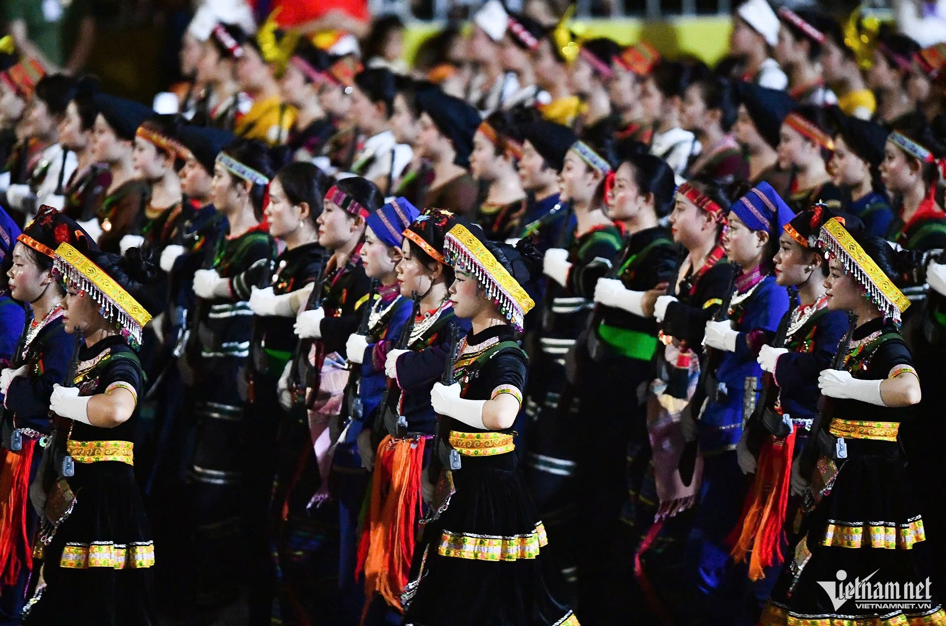 W-nữ dân quân.jpg