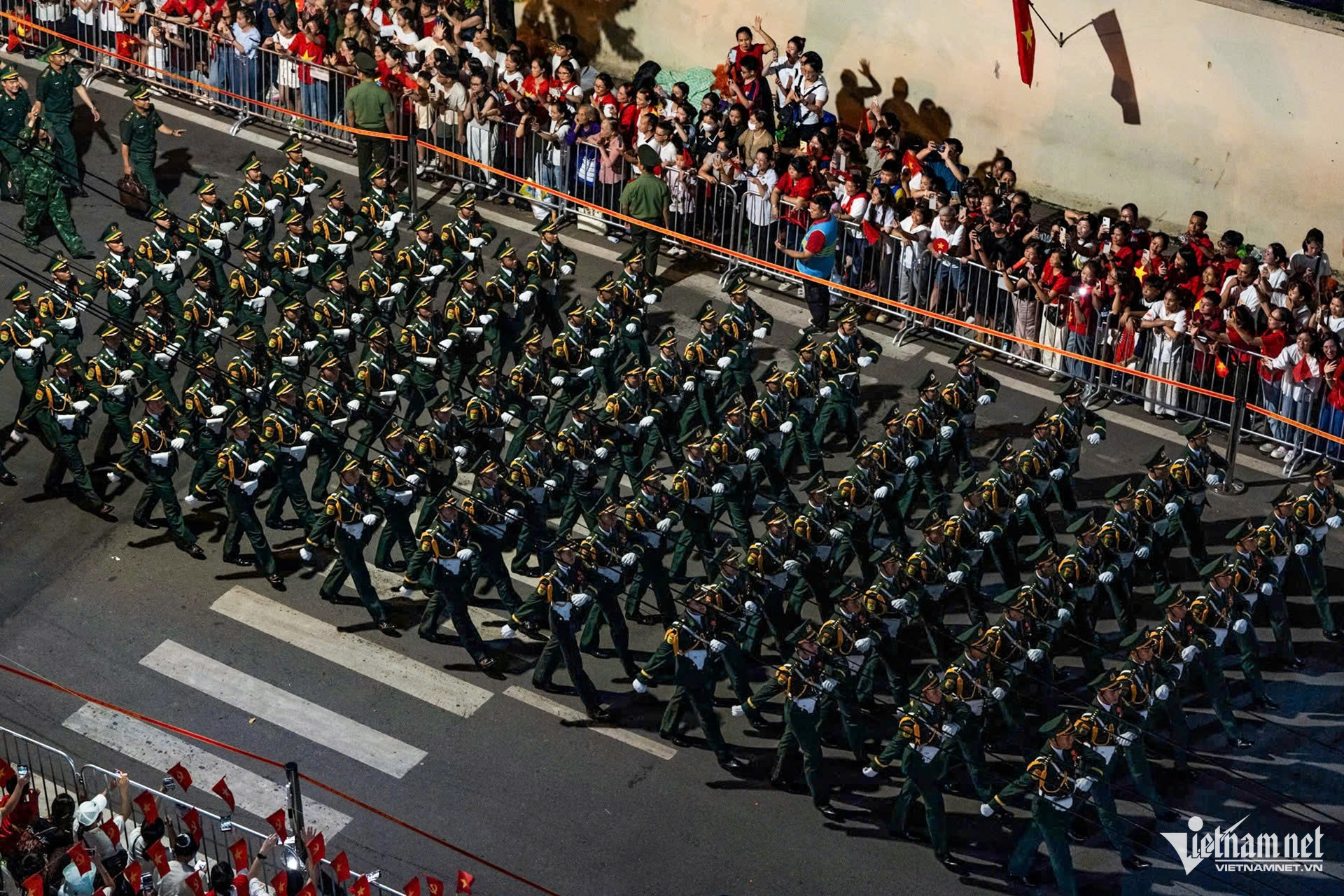 W-si quan bien phong.jpg