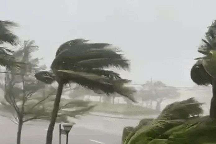 Bản tin sáng 25/8: Bão số 5 đổ bộ, Nam Thanh Hóa - Hà Tĩnh gió giật cấp 16