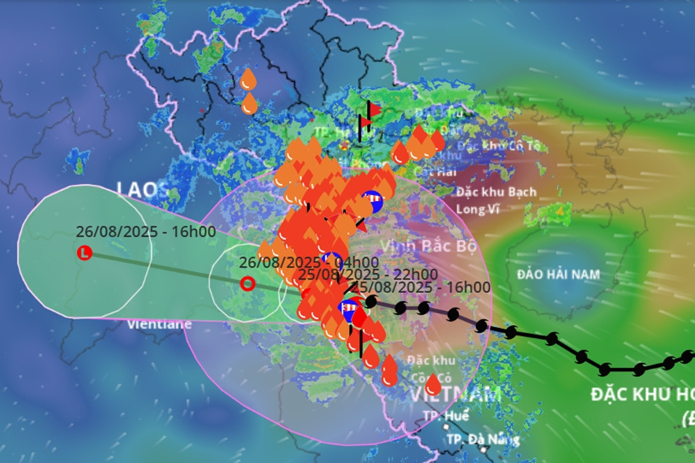 Bão số 5 vào Nghệ An - Hà Tĩnh đột ngột di chuyển chậm, mưa trút không ngừng