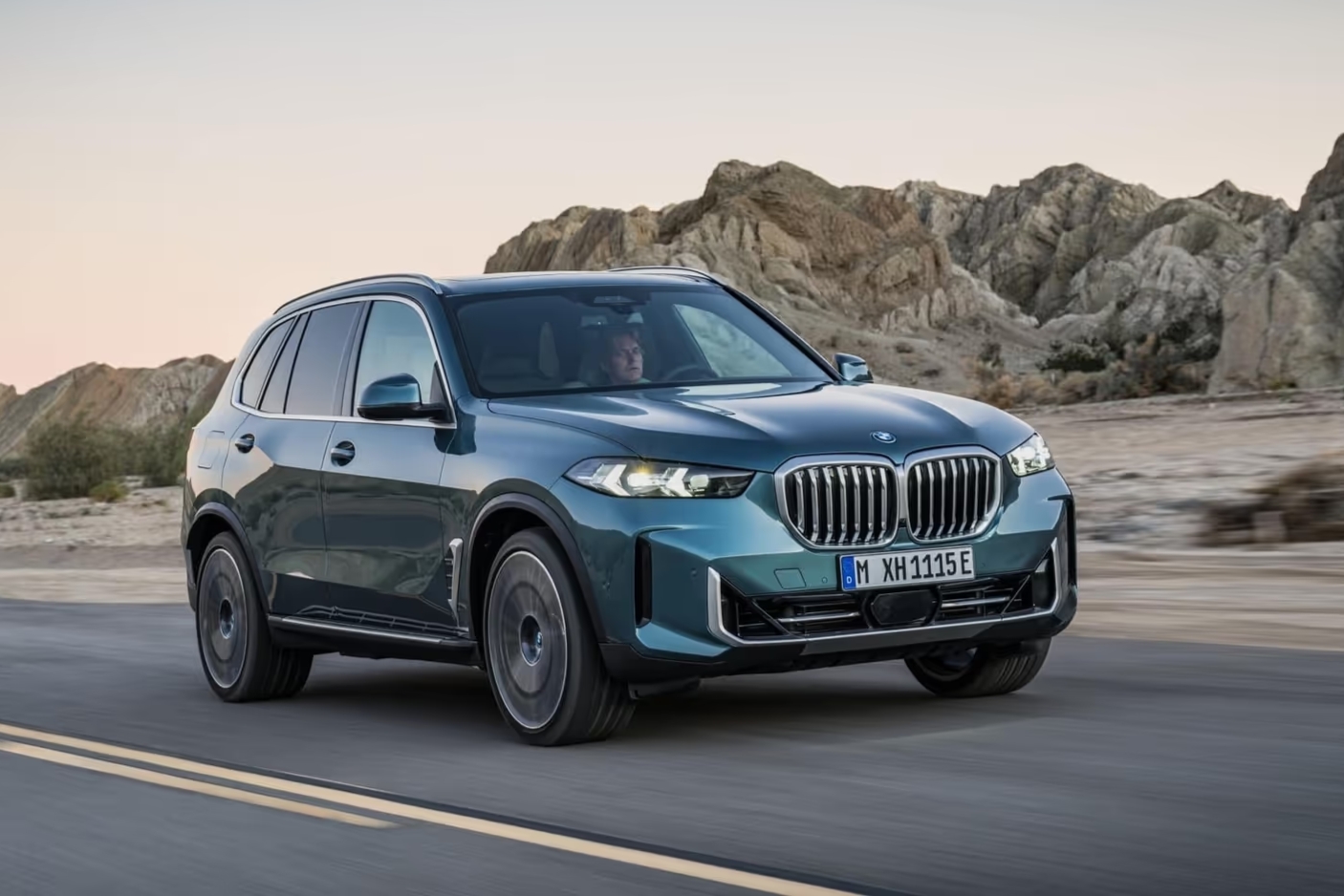 BMW X5 xDrive50e PHEV.avif