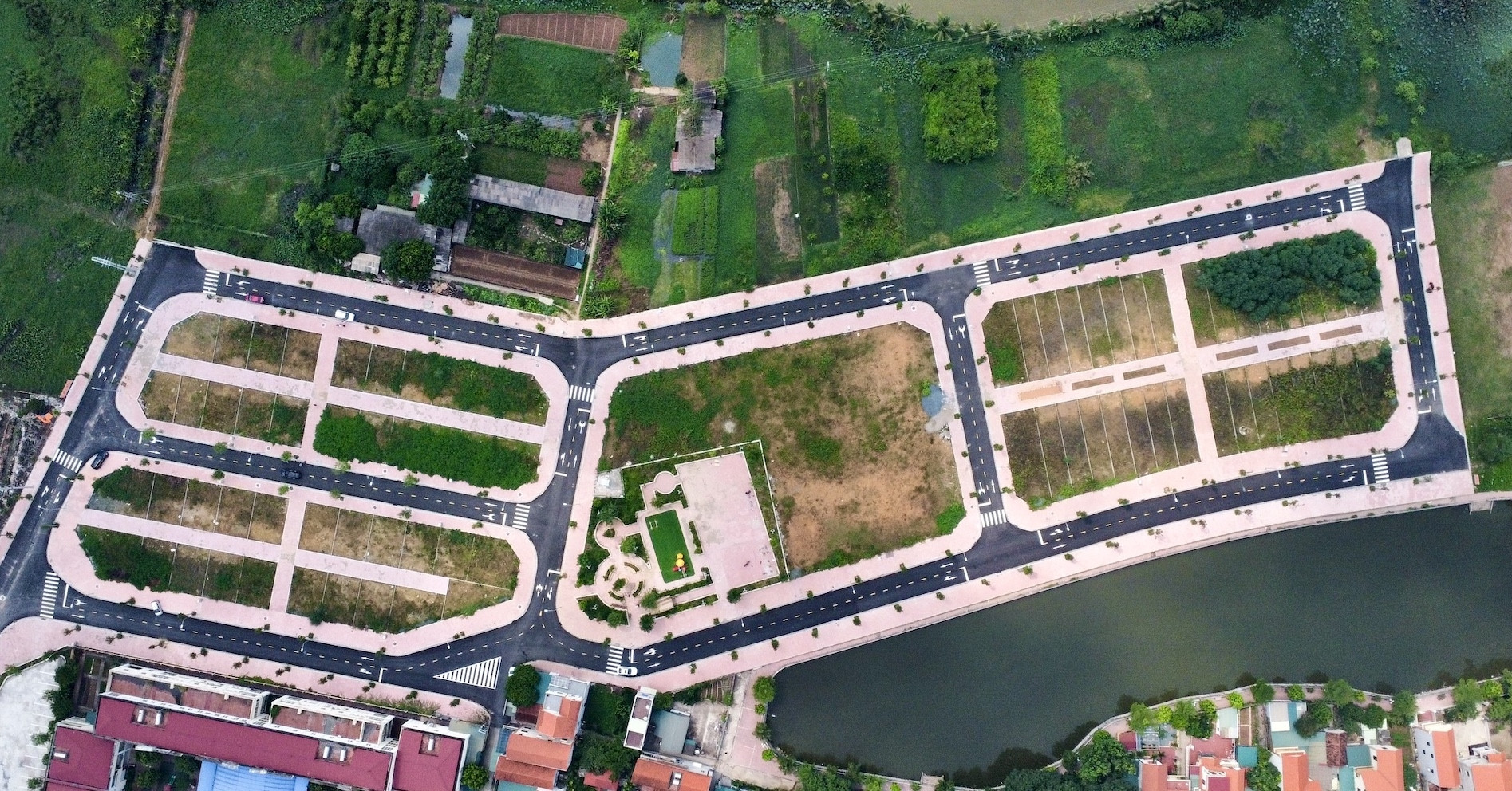 Bộ Xây dựng trả lời việc miễn giấy phép xây dựng trên đất đấu giá ở Hà Nội