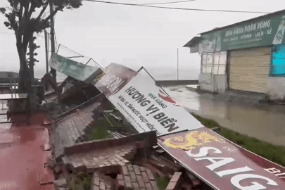 Cập nhật bão số 5 (Kajiki): Bão cách Hà Tĩnh 145km, sức gió mạnh nhất giật cấp 17