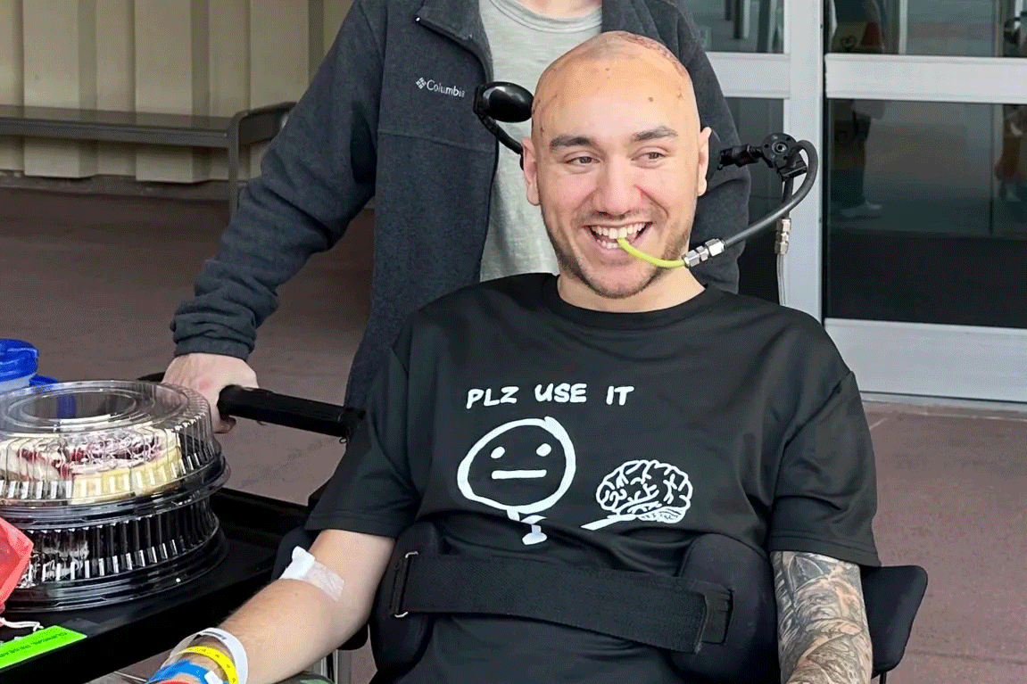 Cuộc đời thay đổi chóng mặt của chàng trai cấy chip não