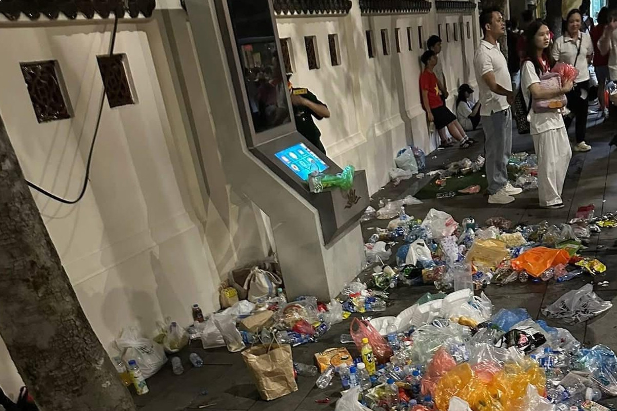 Đi xem diễu binh mà xả rác bừa bãi, người vi phạm có thể bị phạt bao nhiêu tiền?