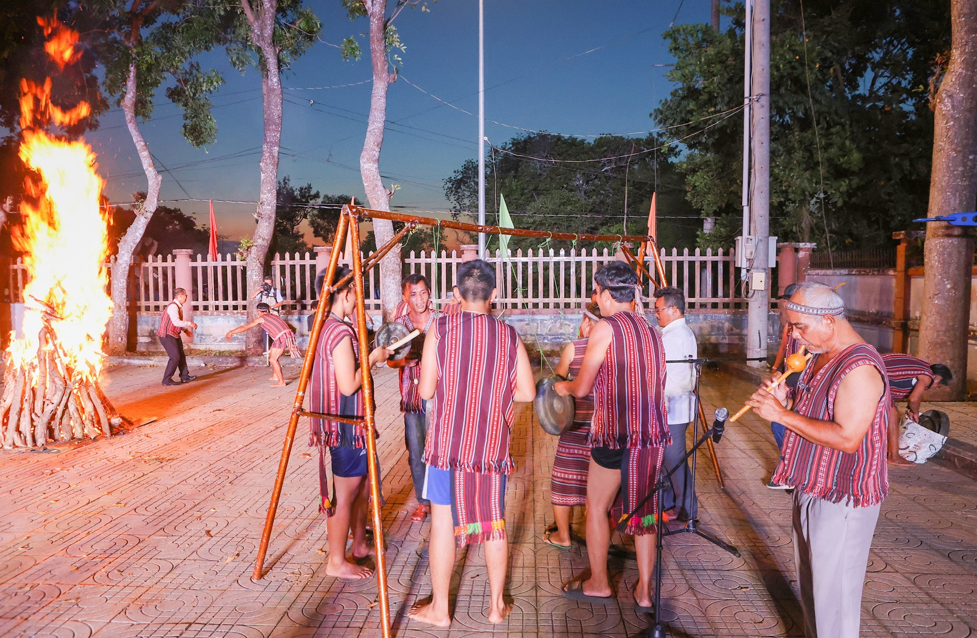 lễ hội của đồng bào chơ ro.jpg