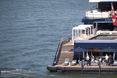 Lý do các tỷ phú 'đốt tiền' tậu siêu du thuyền