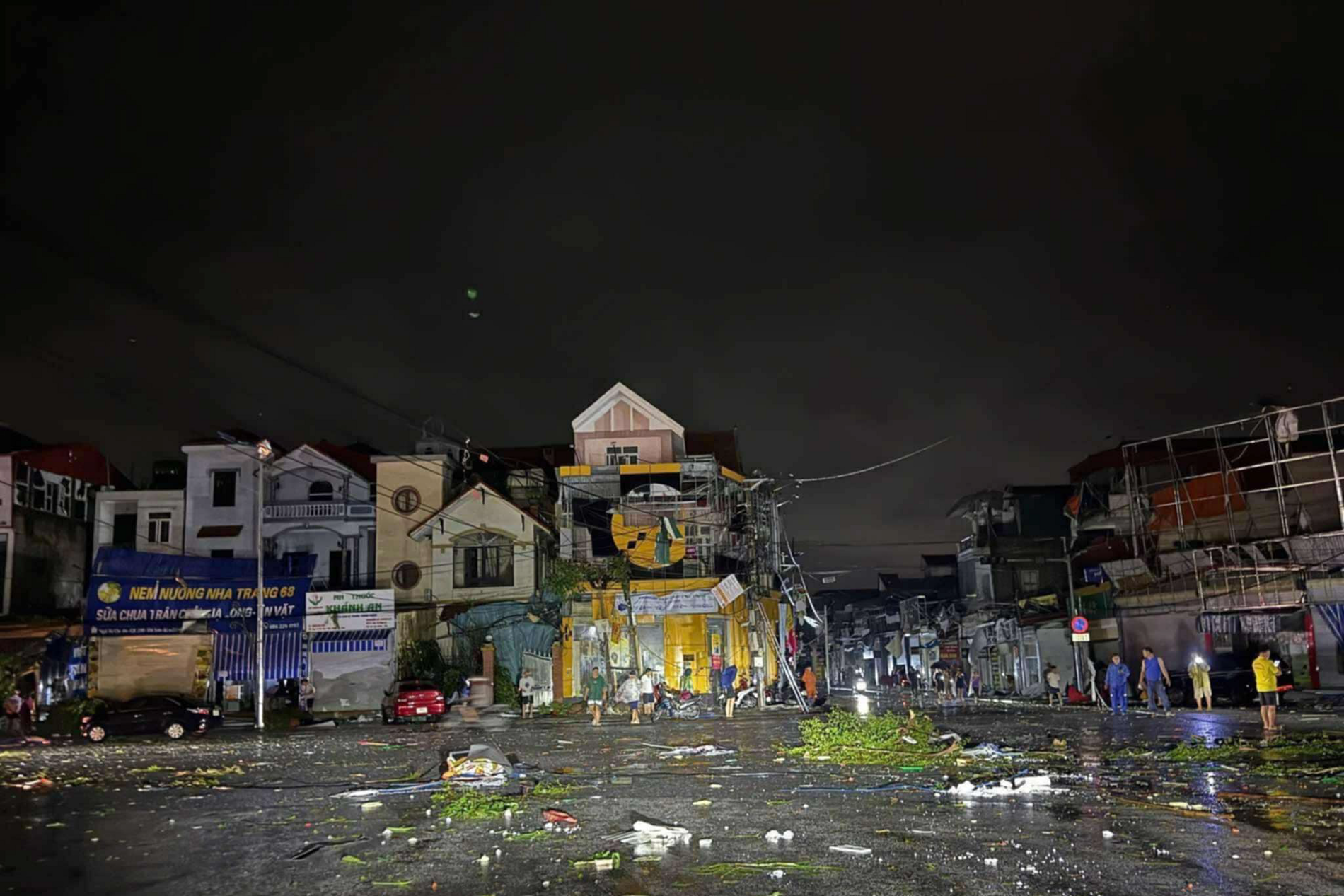 Người tử vong, nhà cửa tan hoang sau cơn giông lốc bất ngờ ở Ninh Bình