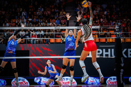 Nhu Quynh bong chuyen Viet Nam Ba Lan 1.jpg