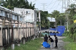 Phát hiện thi thể trẻ sơ sinh trong hẻm, camera ghi lại cảnh ô tô dừng gần đó giữa đêm