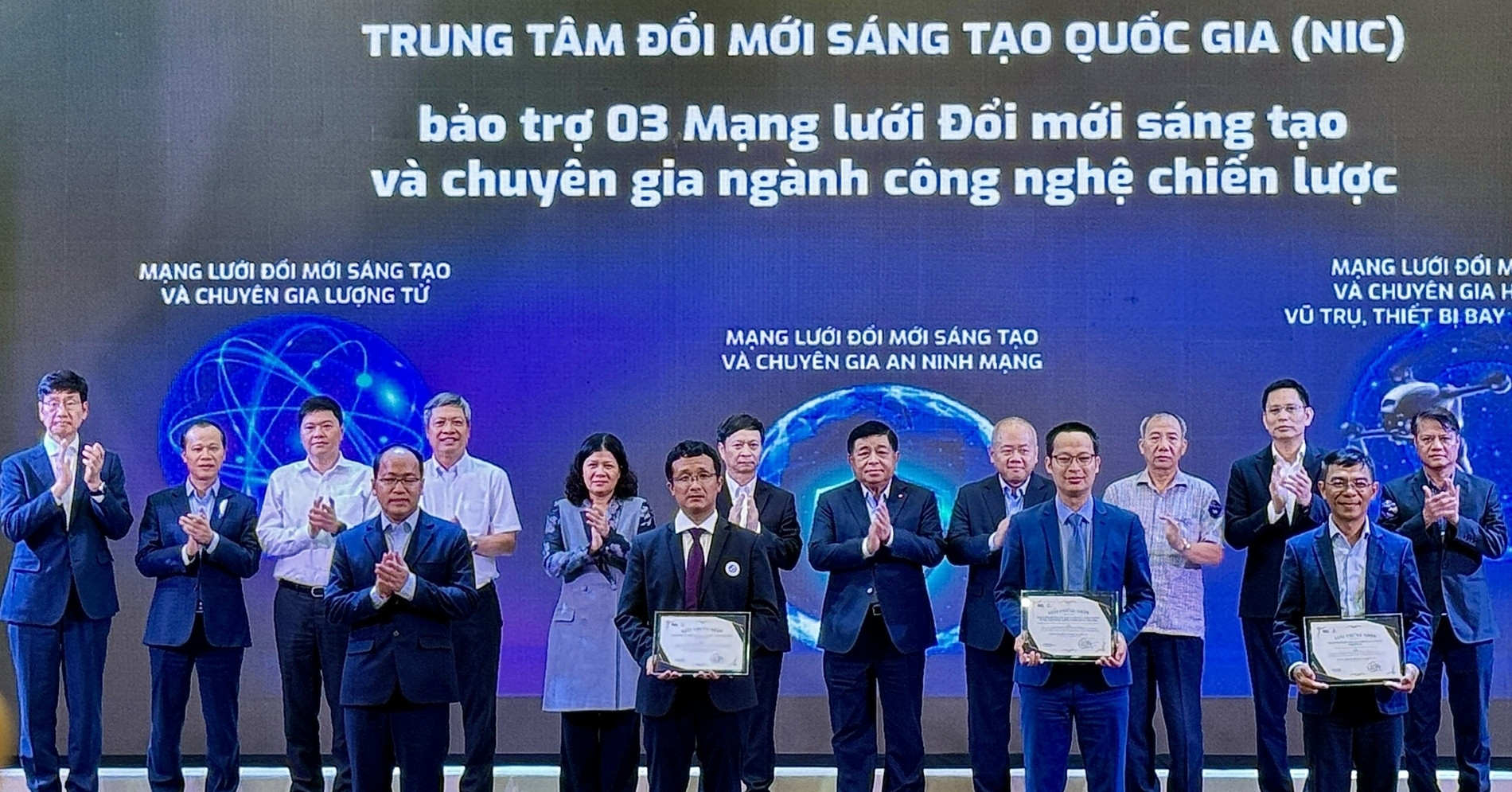 Ra mắt 3 mạng lưới công nghệ lượng tử, an ninh mạng và UAV Việt Nam