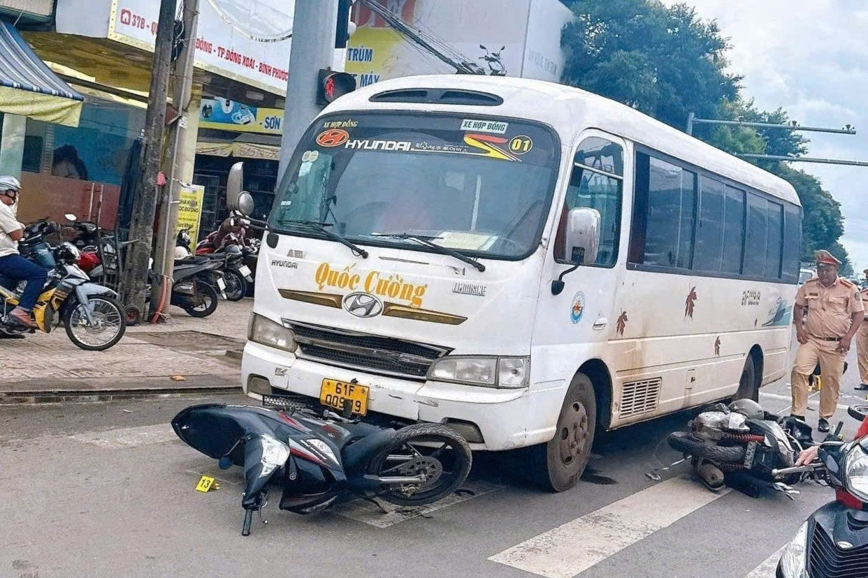 Lời khai tài xế ô tô khách tông loạt xe máy dừng đèn đỏ ở Đồng Nai