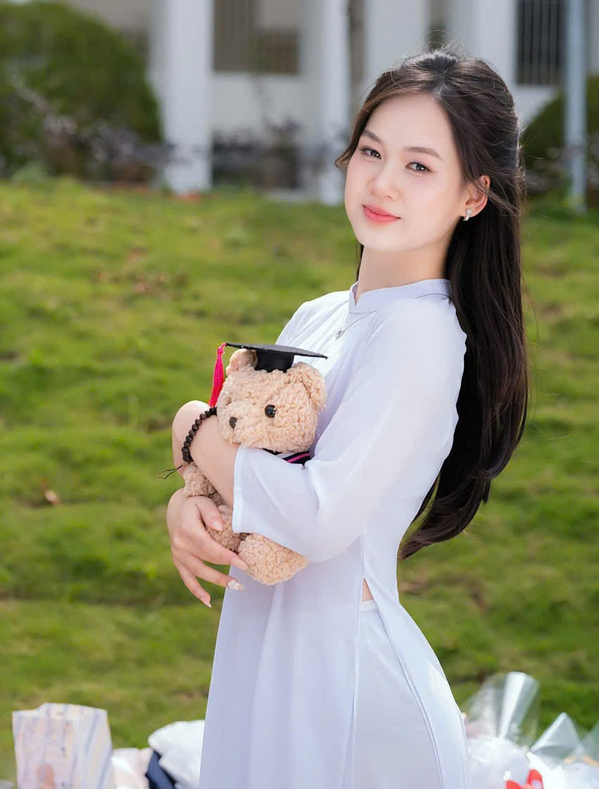 Thủ khoa khối A 2025 Hiền Mai.jpg