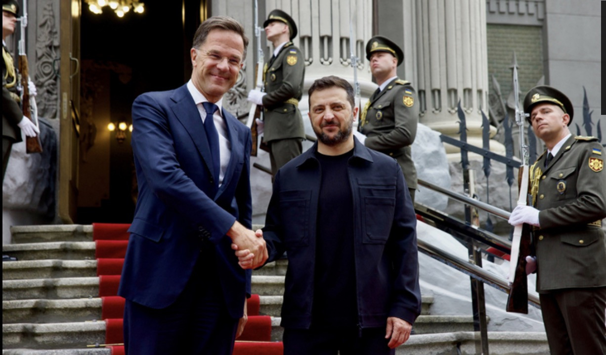 Tổng thư ký NATO và Tổng thống Ukraine. Ảnh: NATO