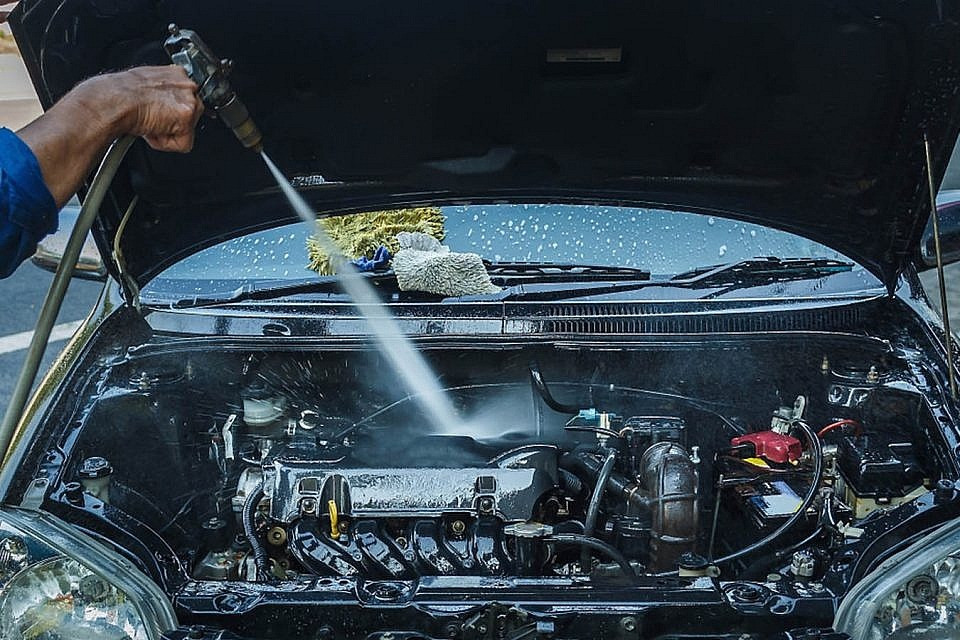 ve sinh khoang dong co.jpg