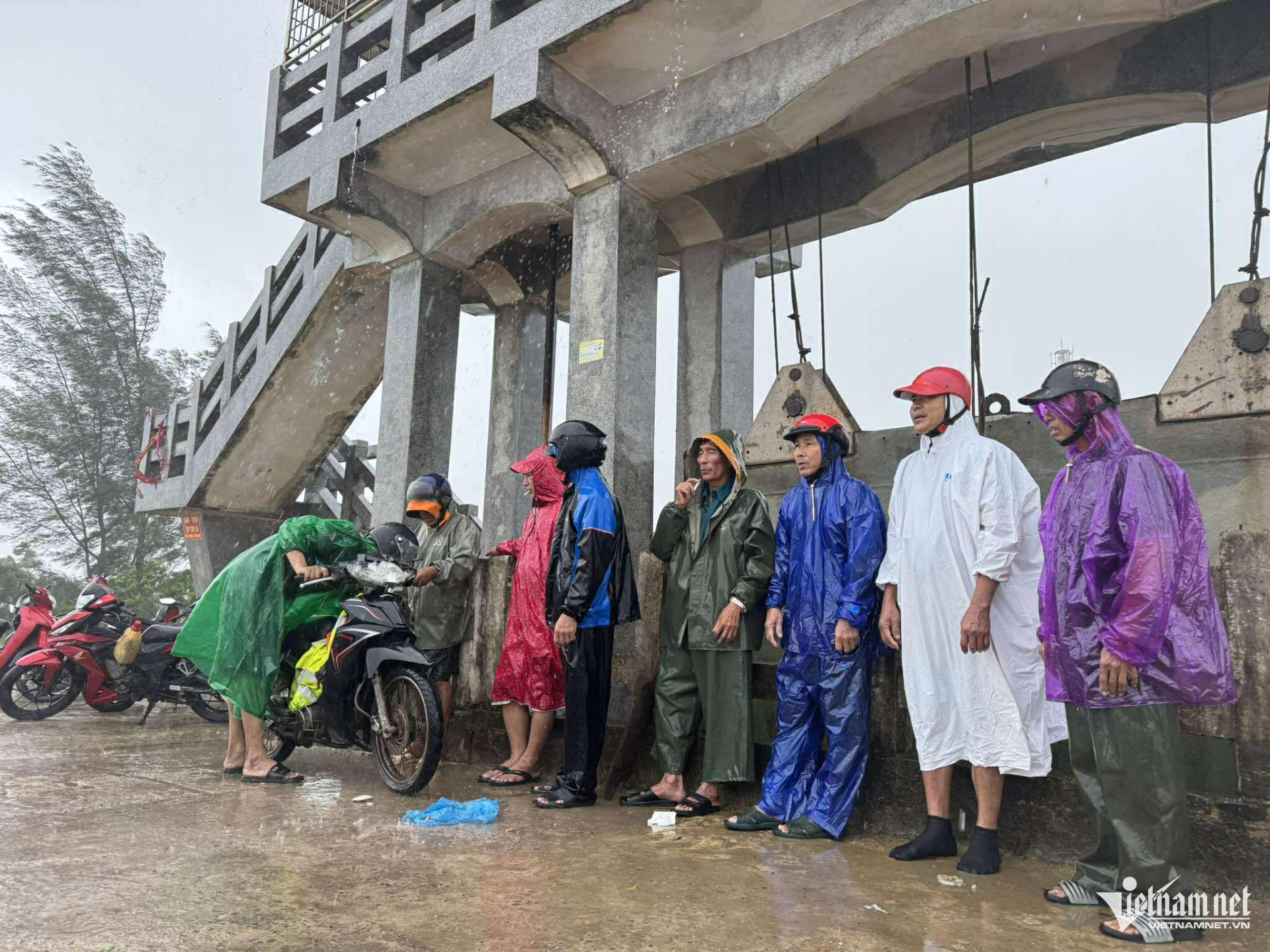 W-Ảnh 14 Bão số 5.jpg