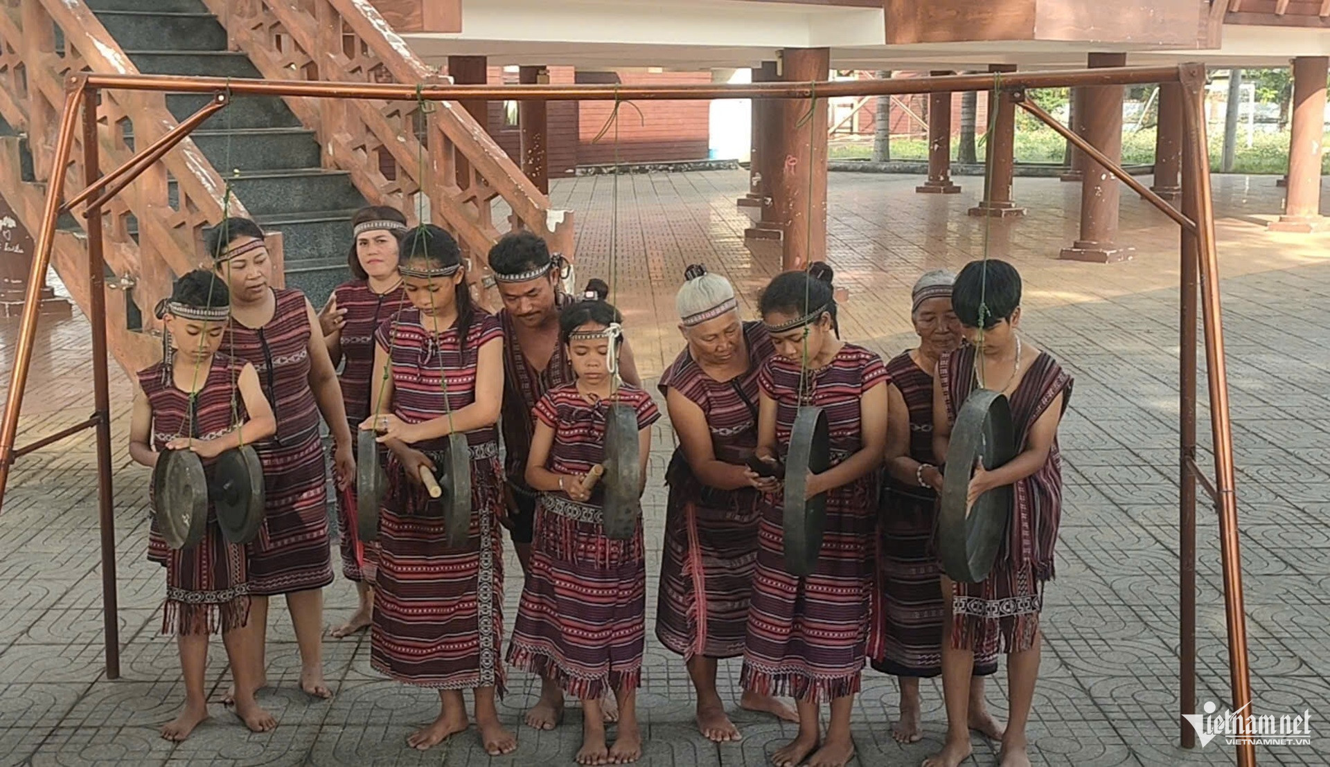 W-nhà văn hóa dân tộc bàu chinh, ngôi nhà chung của người đồng bào chơ ro 1.jpg