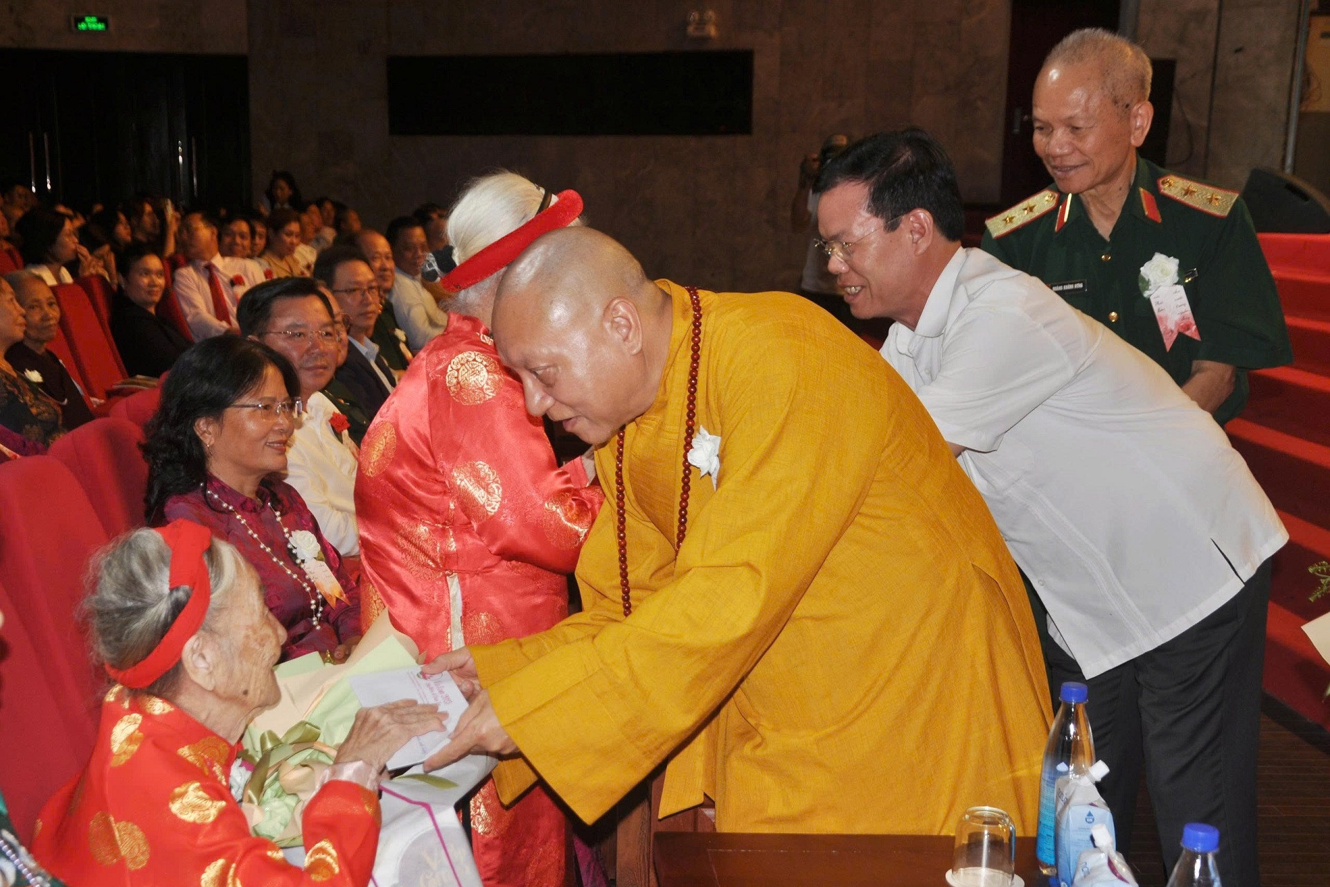 2 mẹ Việt Nam anh hùng thọ hơn trăm tuổi được tri ân tại sự kiện lớn mùa Vu lan