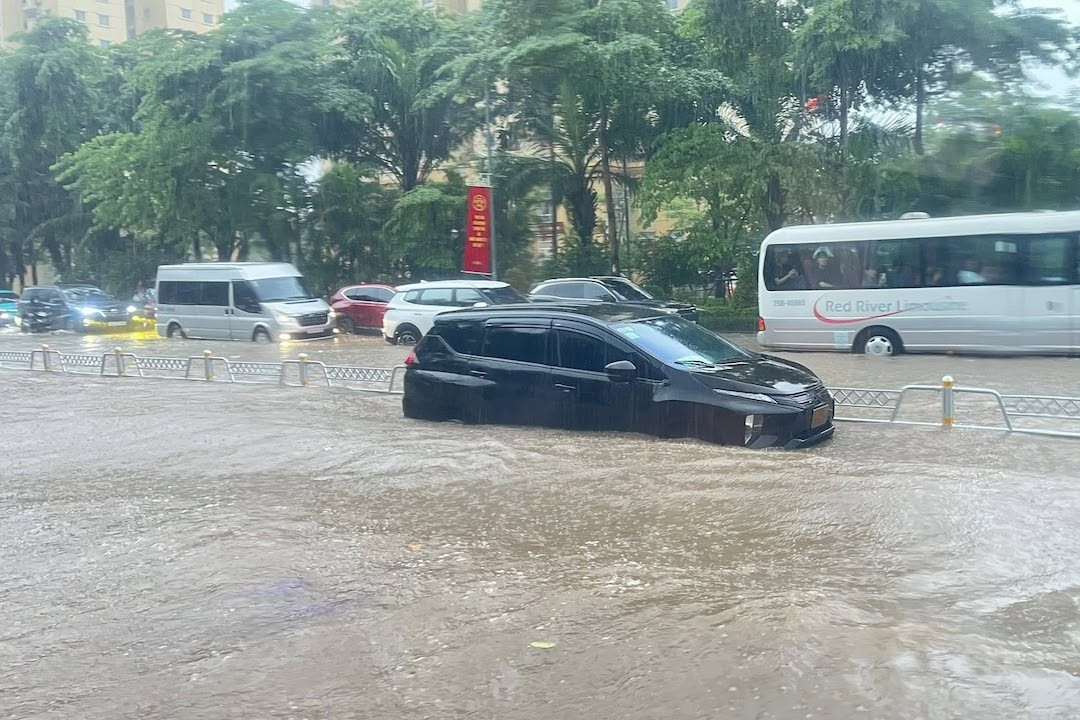 Danh sách các điểm ngập sâu ở Hà Nội không thể đi qua trong sáng 26/8