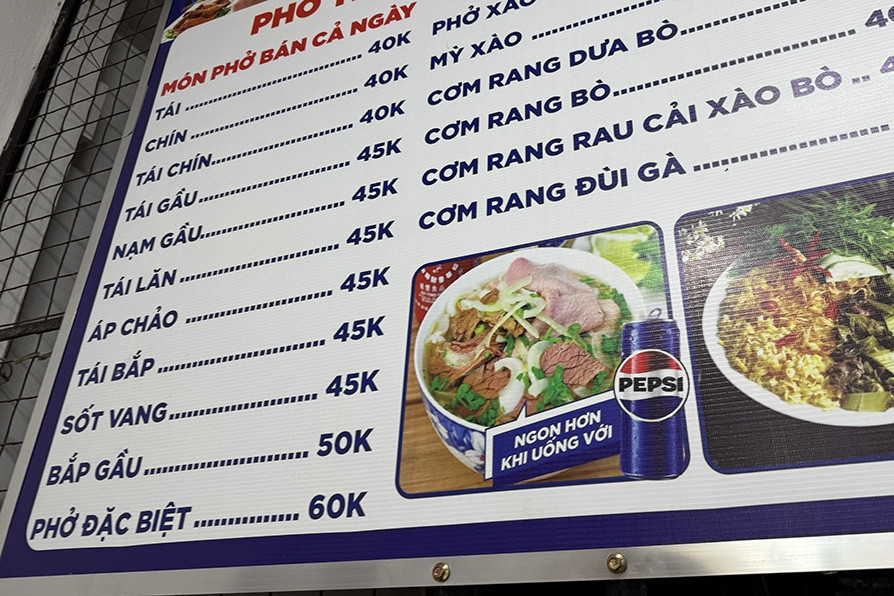 Bát phở 30.000 đồng dần biến mất, hàng ăn lập mặt bằng giá mới