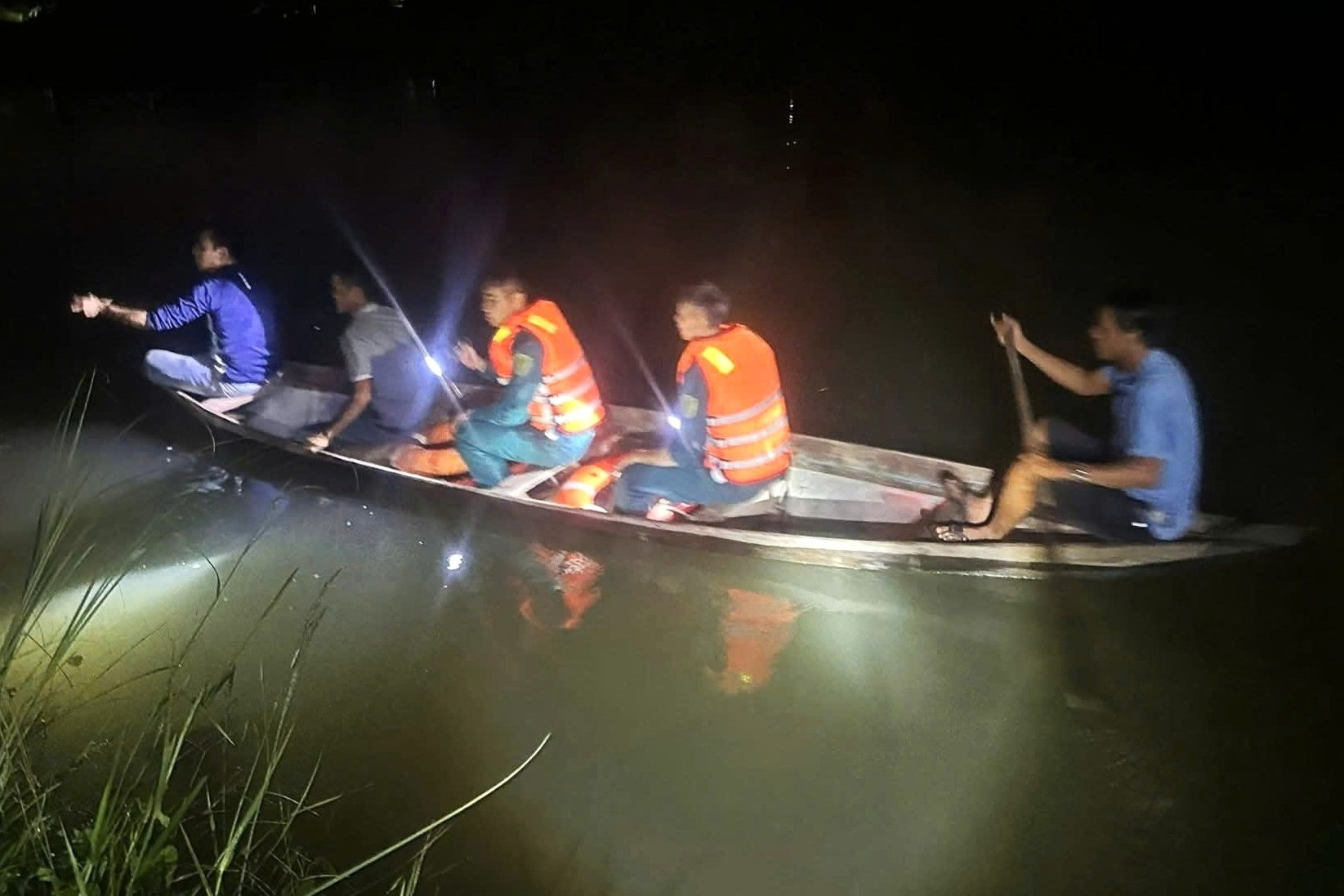 Bé gái 3 tuổi ở Đà Nẵng mất tích bí ẩn khi theo bà ngoại ra vườn