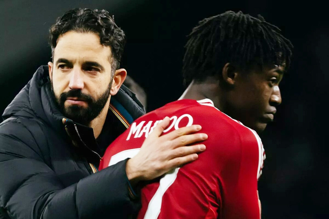 Bị ruồng bỏ, Kobbie Mainoo tháo chạy khỏi MU