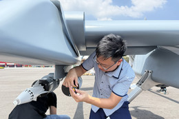 Cận cảnh UAV đa năng tầm xa của Viettel tại triển lãm thành tựu đất nước 80 năm
