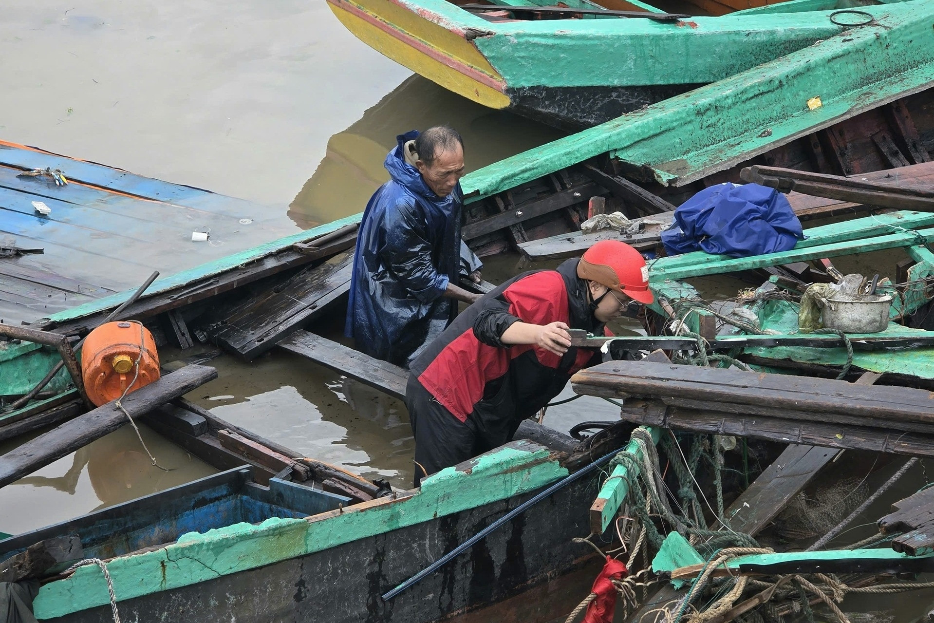 Câu nói cay đắng của người đàn ông Hà Tĩnh khi nhìn khối tài sản bị bão 'vò nát'