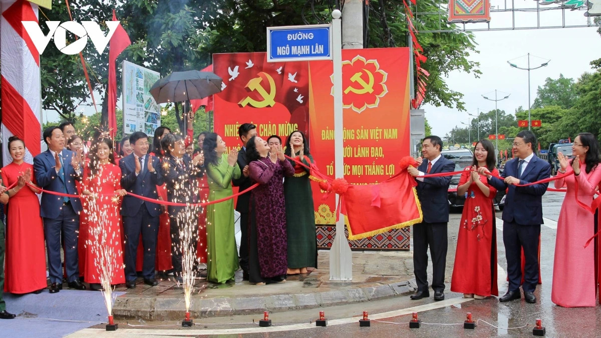 phu nhan tong bi thu to lam du le dat ten duong ngo manh lan tai Dien bien hinh anh 2