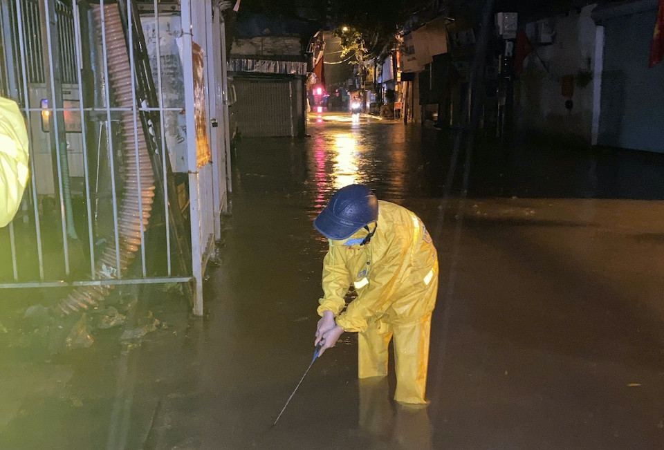 Hà Nội ngập lút nhiều đường, Giám đốc quản lý hạ tầng cảnh báo