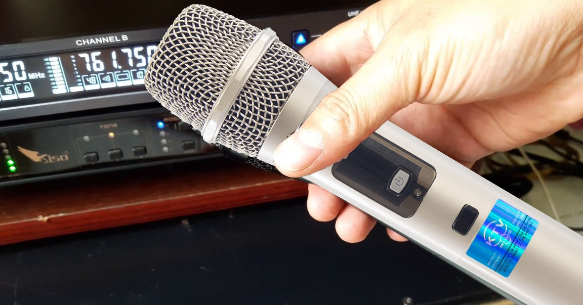 Loạt nhà hàng, quán karaoke bị xử phạt vì dùng loa kéo, micro không dây không đạt chuẩn