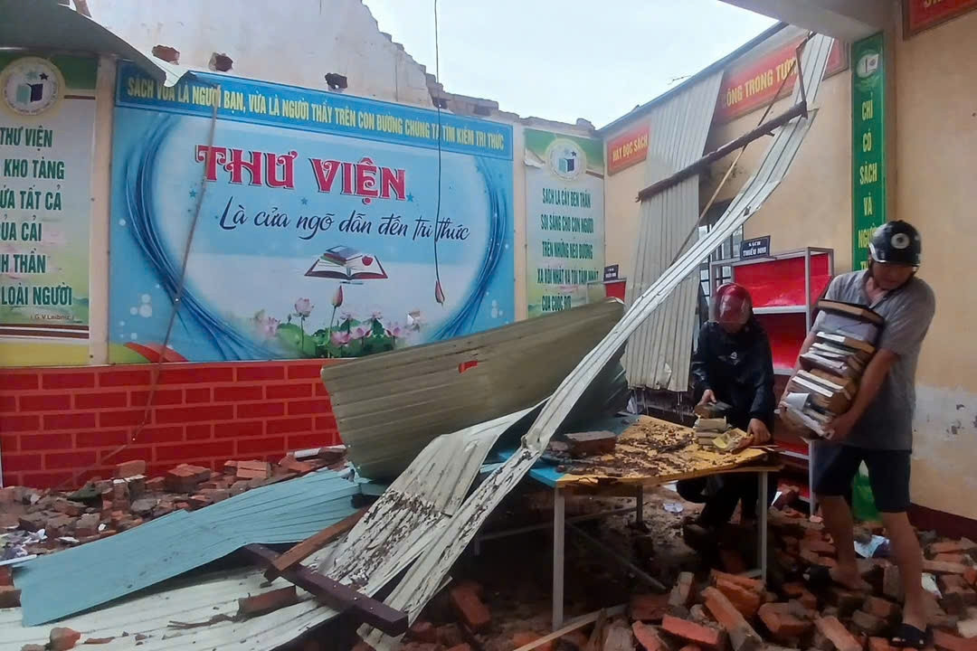 Loạt trường học ở Hà Tĩnh tan hoang sau bão số 5, thiệt hại 121 tỷ đồng