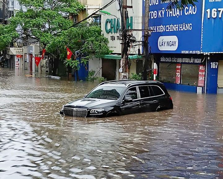 Mercedes GLS Thai Ha Trinh Luu Ly.jpg