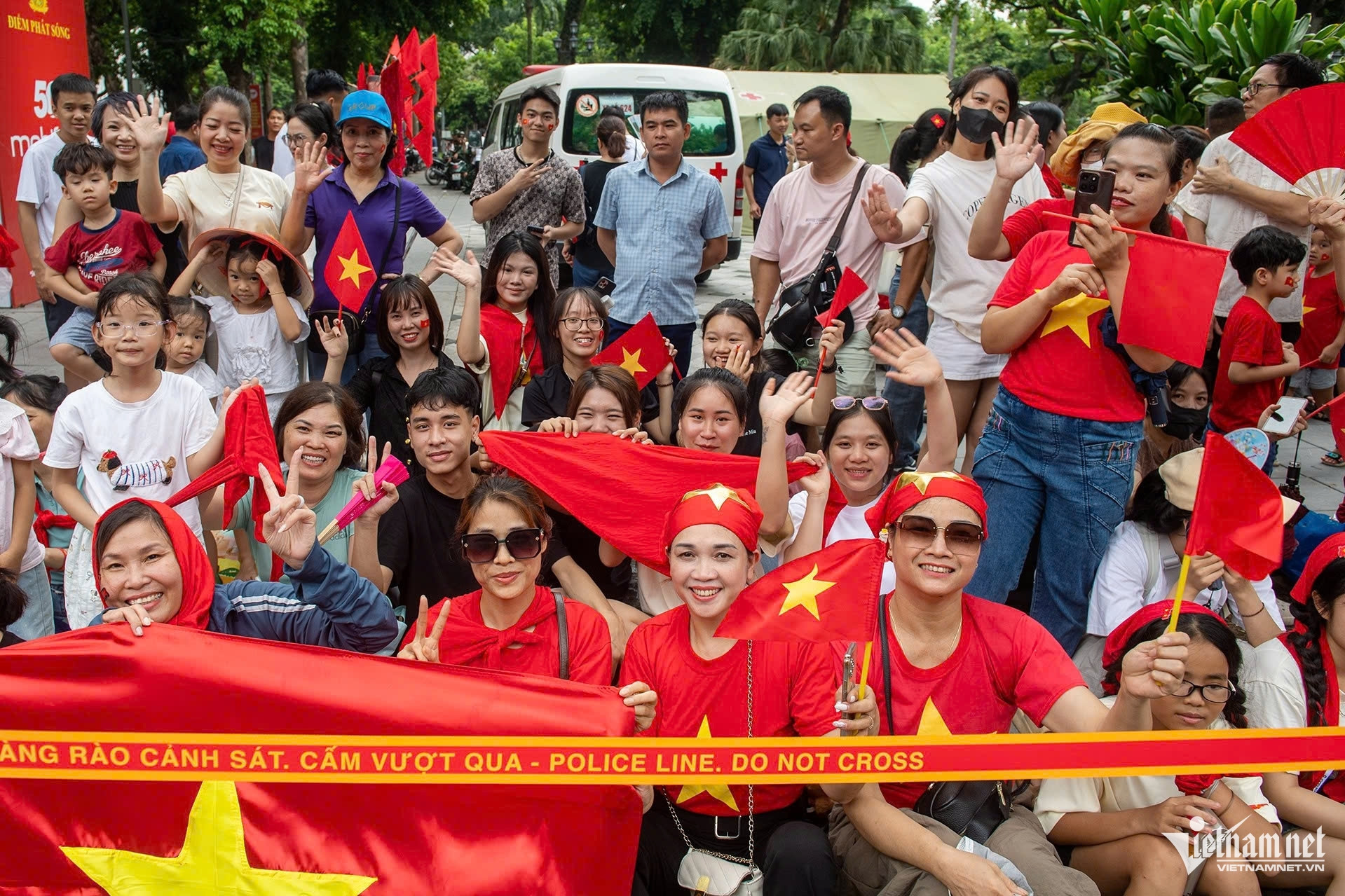 Nhà cách Lăng Bác 5km, gia đình Hà Nội thuê khách sạn xem tổng duyệt diễu binh