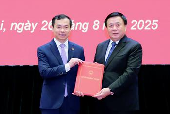 Ông Nguyễn Mạnh Hùng làm Phó Giám đốc Học viện Chính trị quốc gia Hồ Chí Minh