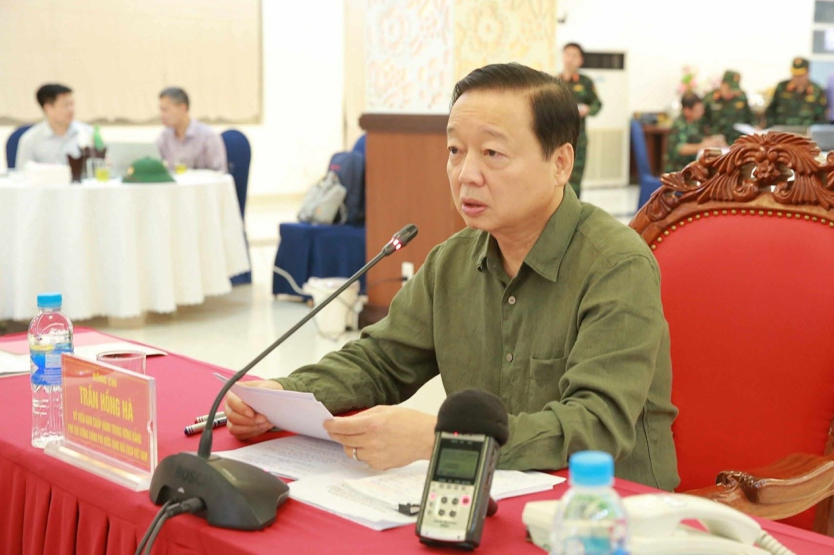 Phó Thủ tướng: Huy động quân đội, công an khẩn trương khắc phục ảnh hưởng bão số 5