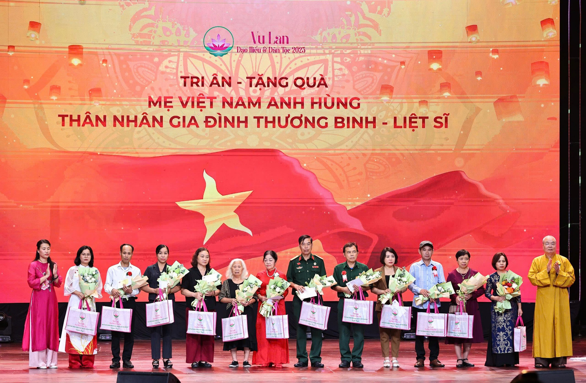 Tang qua gia dinh TBLS.jpg