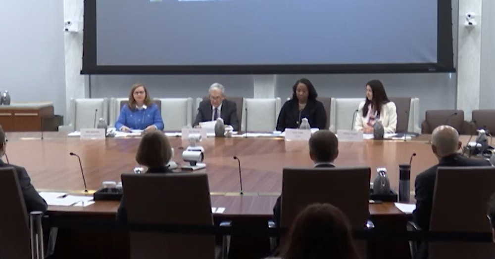 Thống đốc FED &amp;apos;phản pháo&amp;apos; thông cáo sa thải từ ông Trump