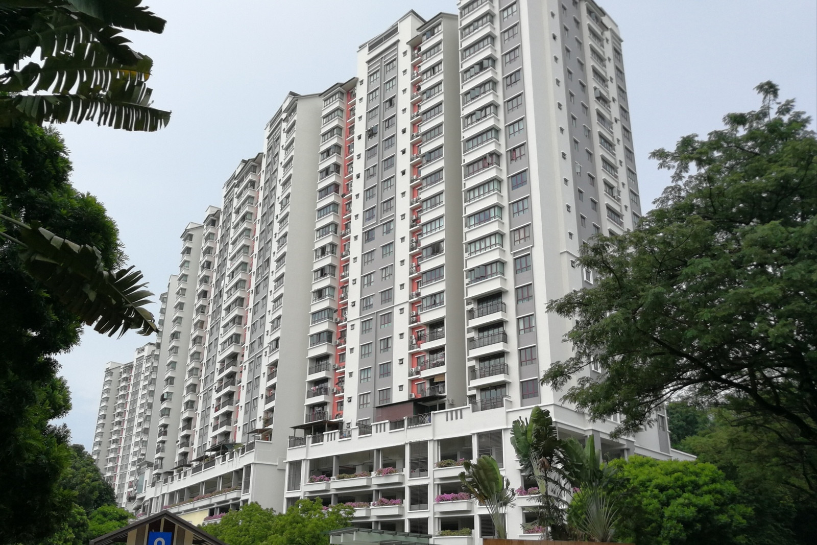 Trèo lên tầng 20 chung cư tìm bạn gái lúc 3h sáng, thanh niên ngã tử vong