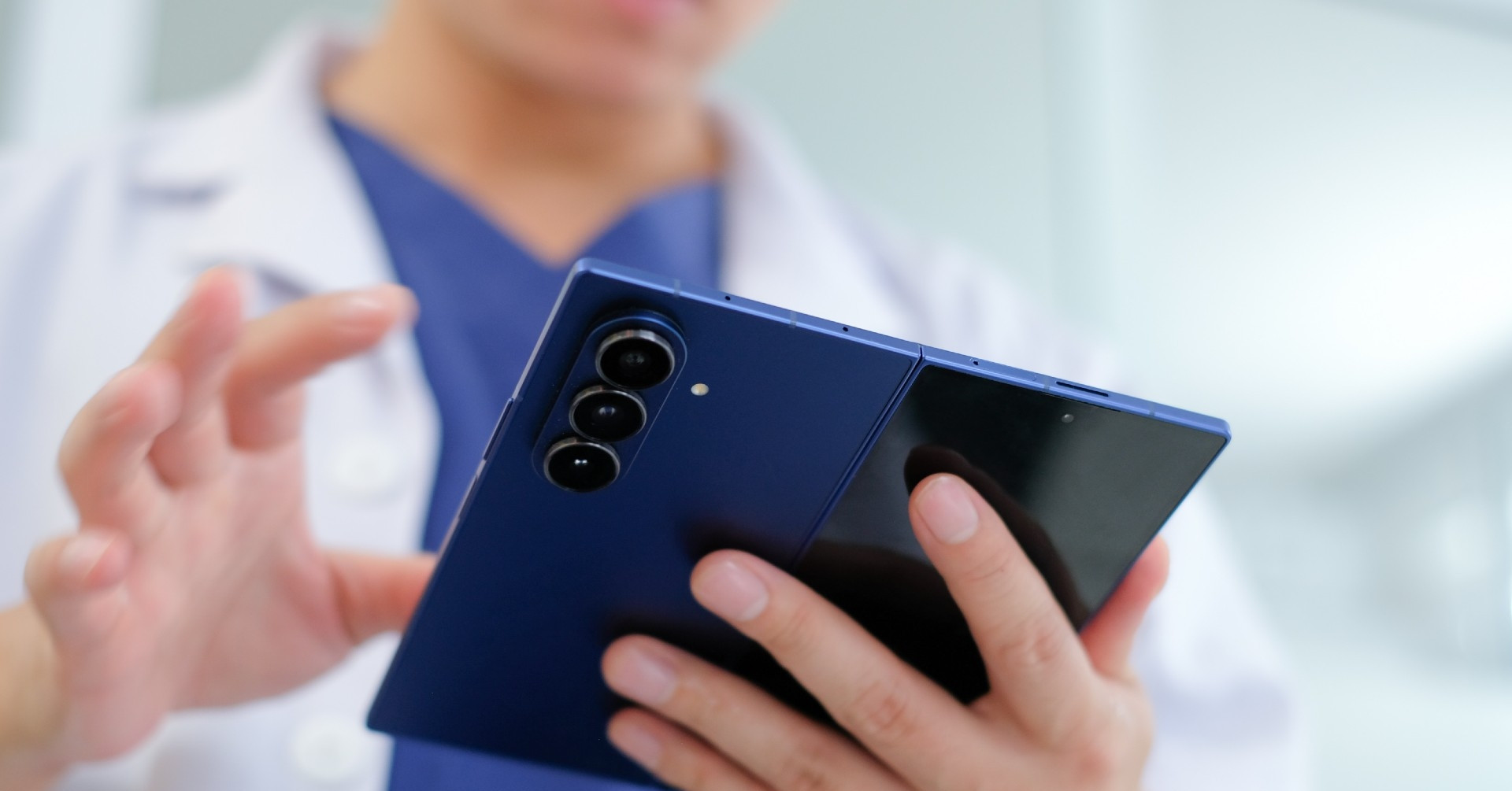 Unfold Club: Galaxy Z Fold7 hỗ trợ bác sĩ tinh giản công cụ, tối ưu công việc