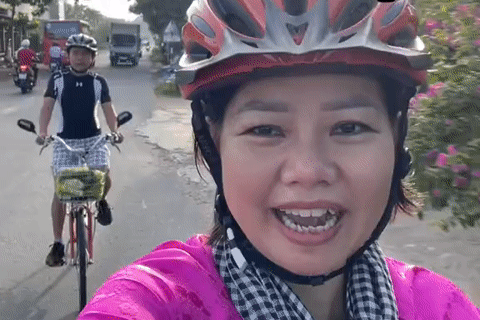 Vợ chồng ở Cần Thơ đạp xe hơn 1.800km, vượt bão số 5 ra Hà Nội viếng Lăng Bác