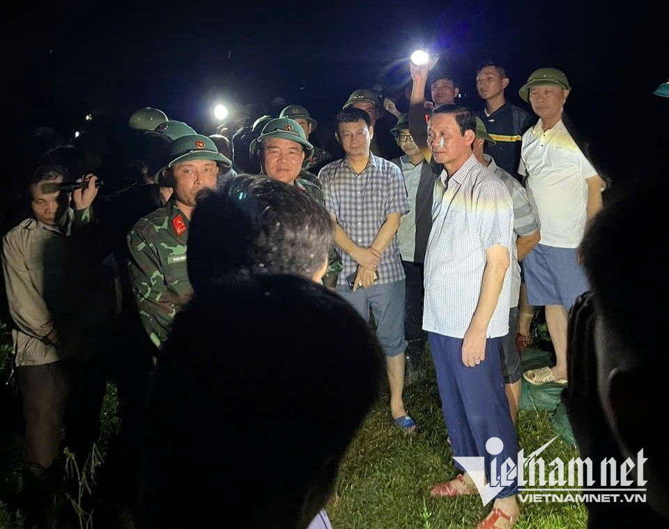 W-a3Vỡ kênh tiêu nước trong đêm.jpg