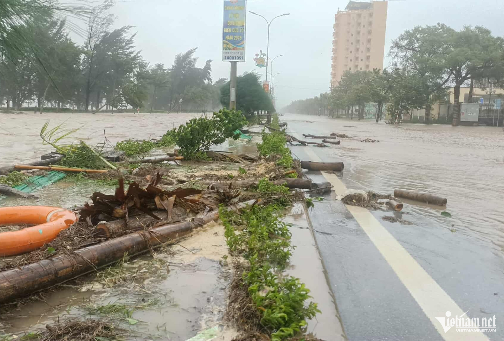W-mưa lũ.jpg