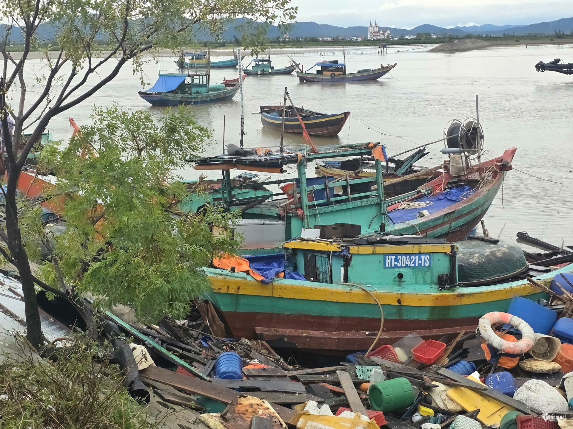 W-Thuyền hư hỏng6.jpg