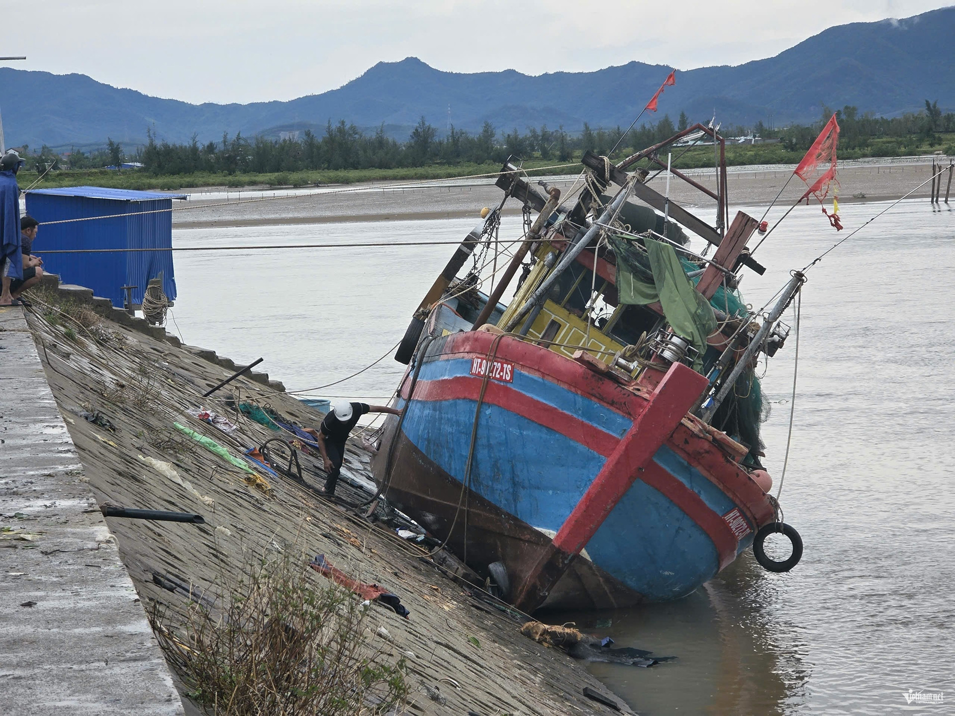 W-Thuyền hư hỏng8.jpg