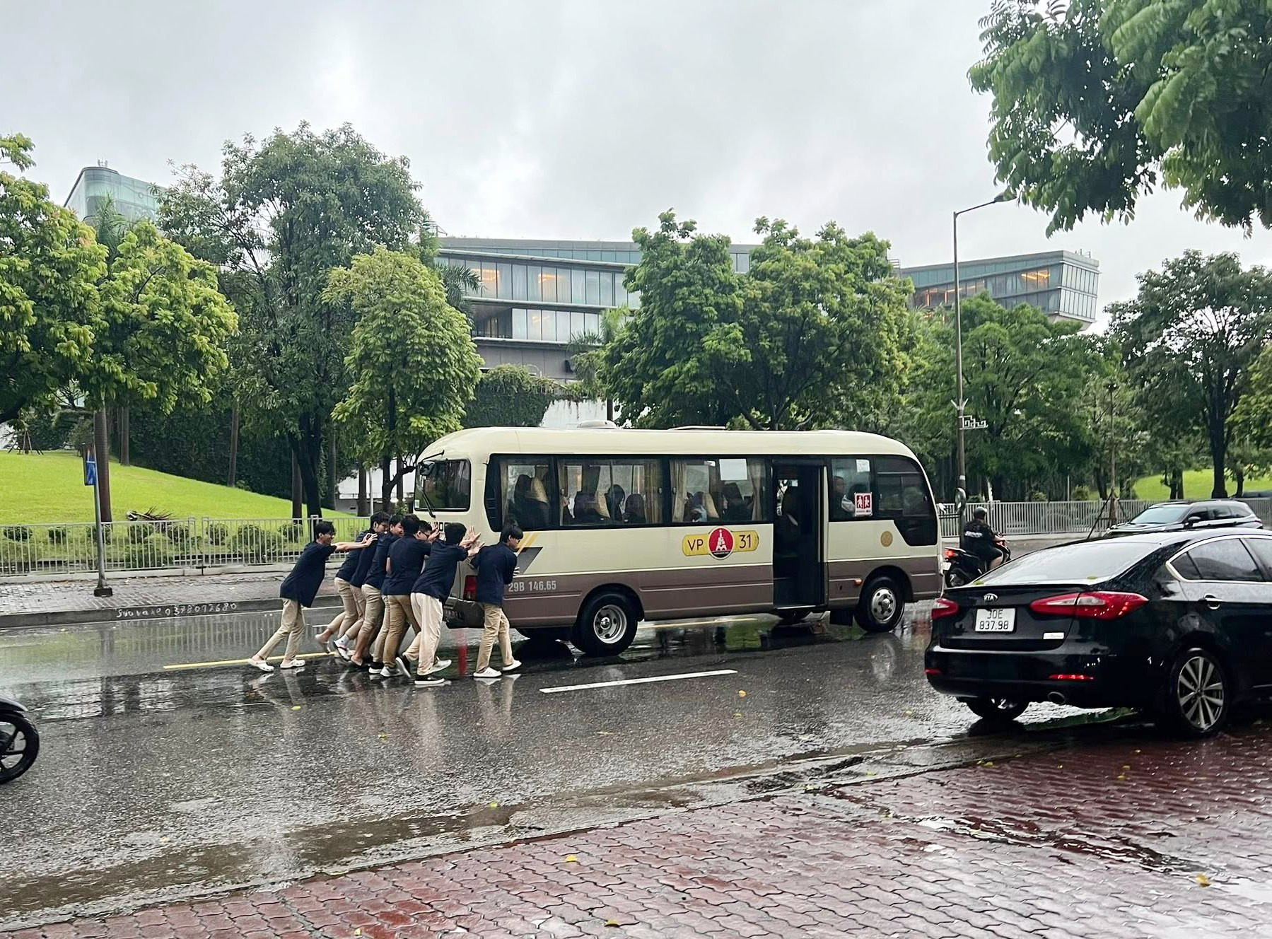 xe bus hoc sinh.jpg